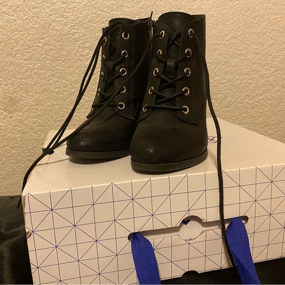 Call it spring-Louisee Heeled booties - Block heel. Size 6 - Picture 3 of 5